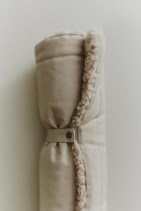 Zara Home Roll-Up Floor Pet Blanket