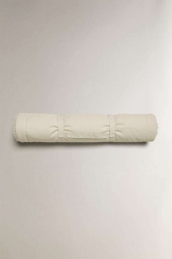 Zara Home Roll-Up Floor Pet Blanket