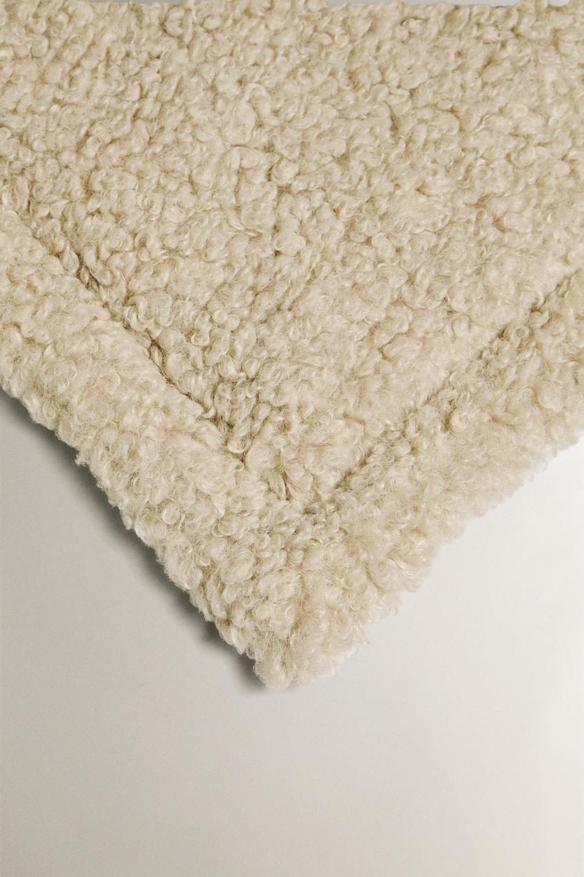 Zara Home Roll-Up Floor Pet Blanket