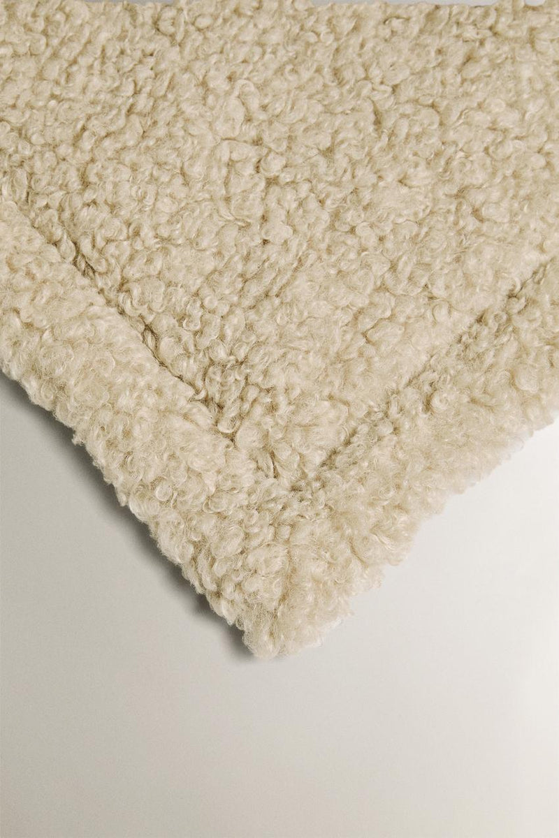 Zara Home Roll-Up Floor Pet Blanket