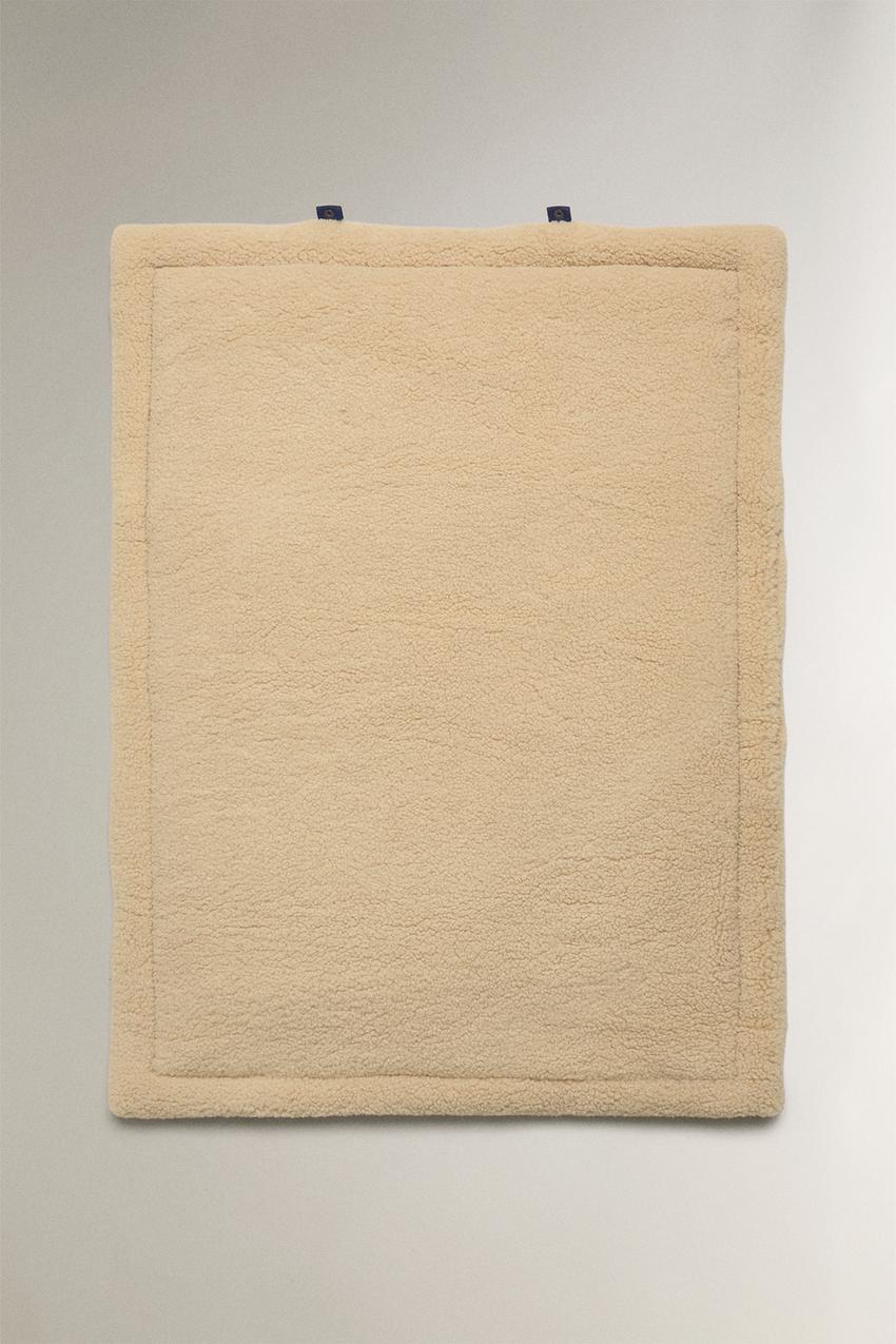 Zara Home Roll-Up Floor Pet Blanket